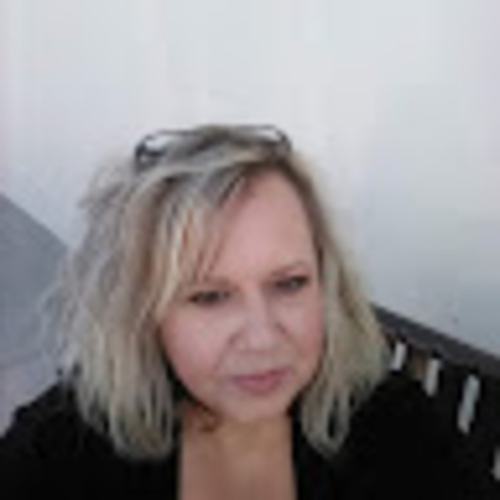 Meet your Posher, Cresha